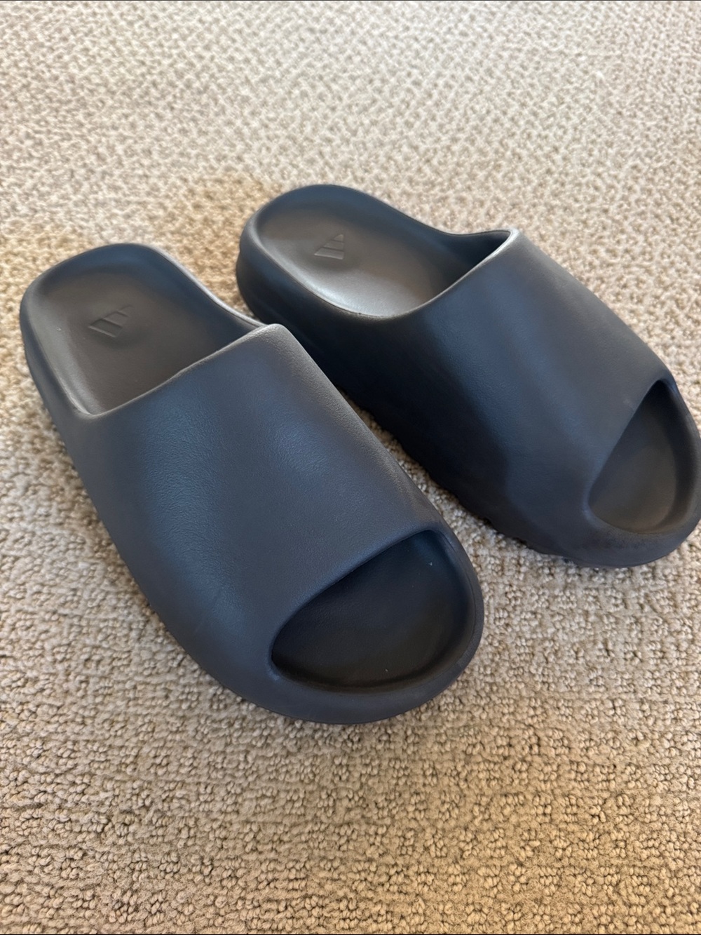 Yeezy Onyx Slides size 8